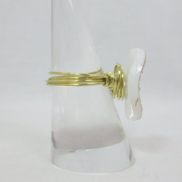 New Handcrafted Vintage Glass Button Wire Ring - Picture 3 of 9